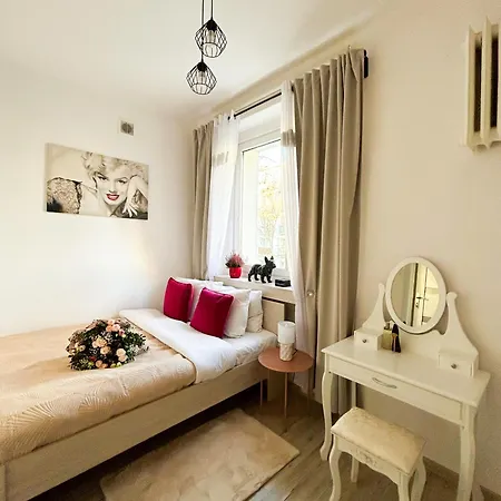 Lumina Cozy Apartment In Lodz Exterior photo